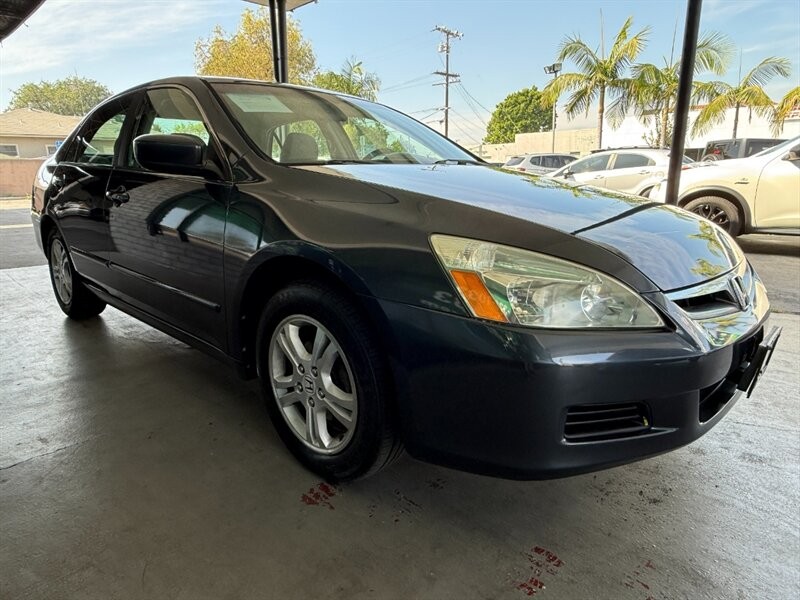Honda Accord Sedan Vehicle Full-screen Gallery Image 08