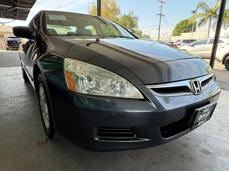 Honda Accord Sedan Vehicle Full-screen Gallery Image 09