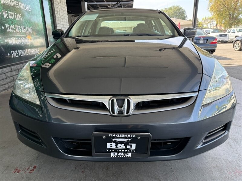 Honda Accord Sedan Vehicle Full-screen Gallery Image 12