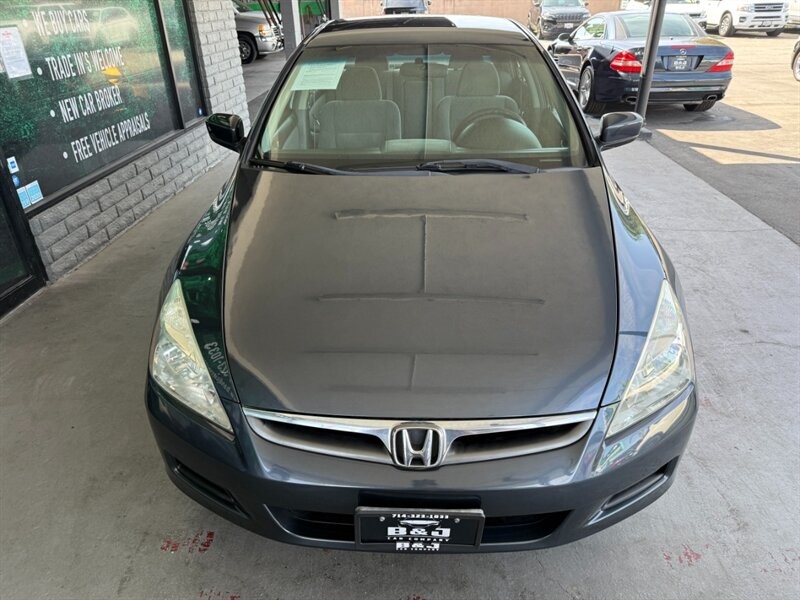 Honda Accord Sedan Vehicle Full-screen Gallery Image 13