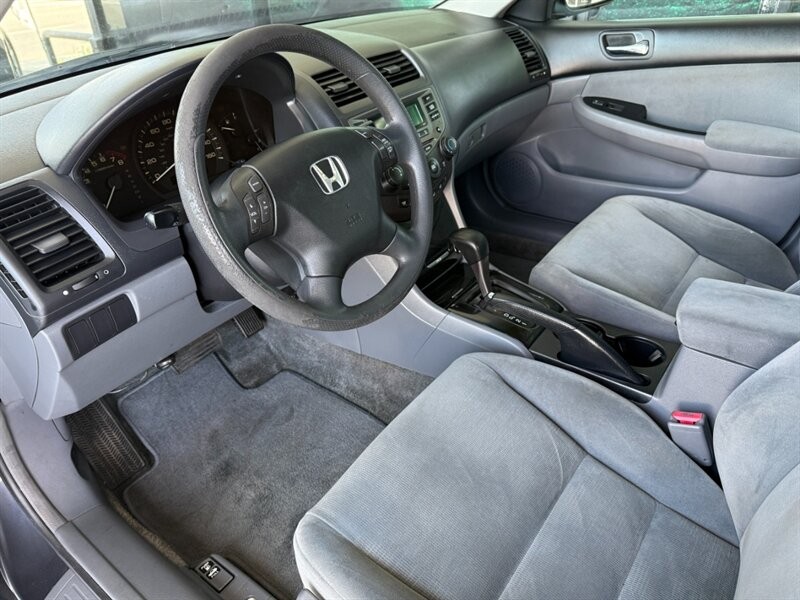 Honda Accord Sedan Vehicle Full-screen Gallery Image 16