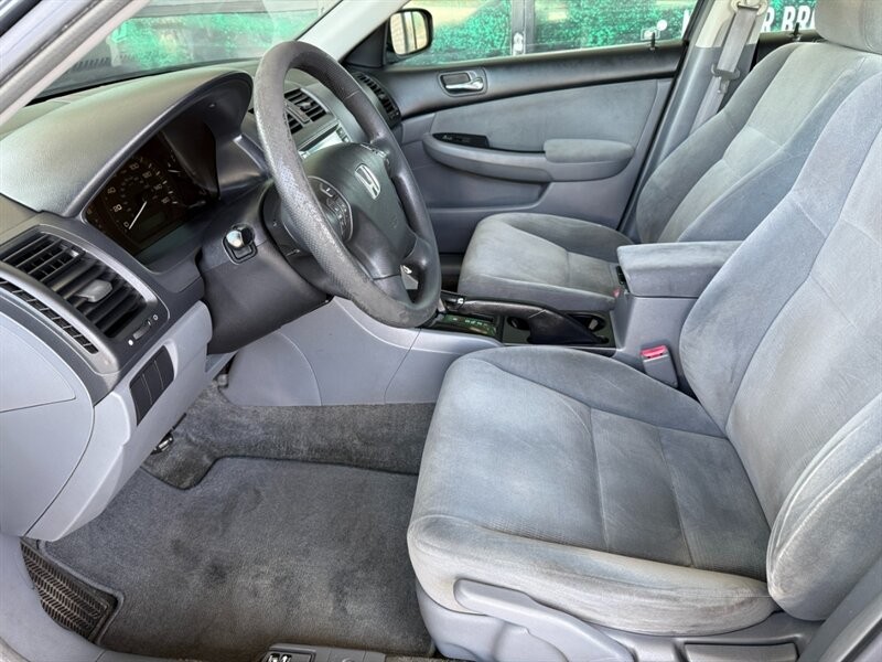 Honda Accord Sedan Vehicle Full-screen Gallery Image 17