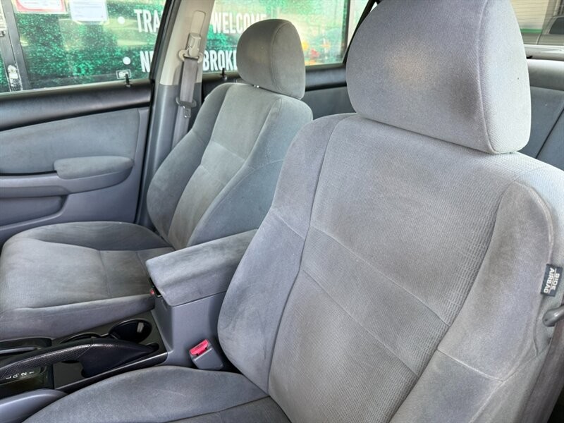 Honda Accord Sedan Vehicle Full-screen Gallery Image 18