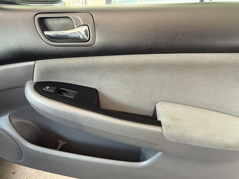 Honda Accord Sedan Vehicle Full-screen Gallery Image 26