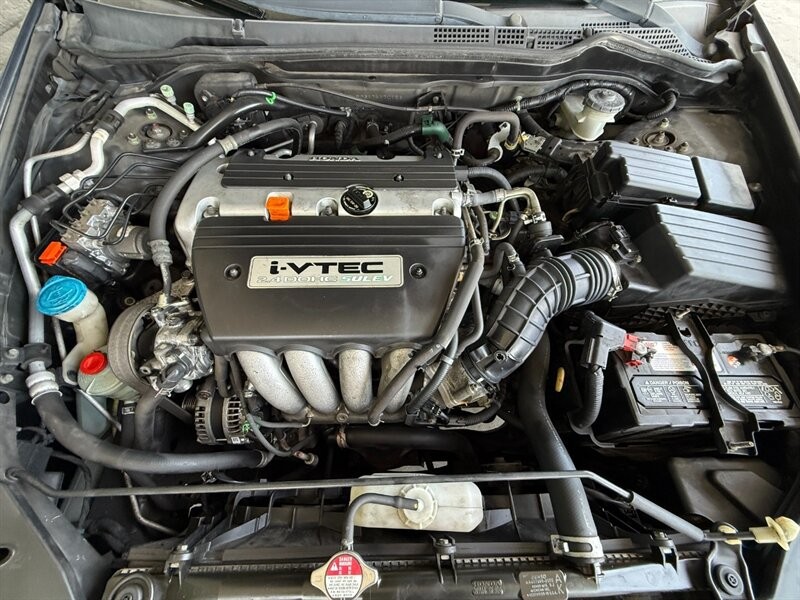 Honda Accord Sedan Vehicle Full-screen Gallery Image 32