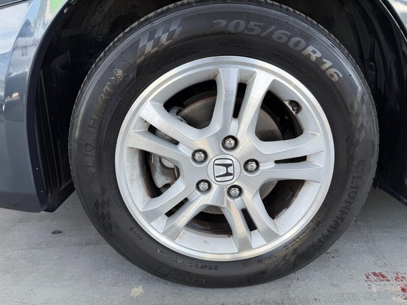 Honda Accord Sedan Vehicle Full-screen Gallery Image 33