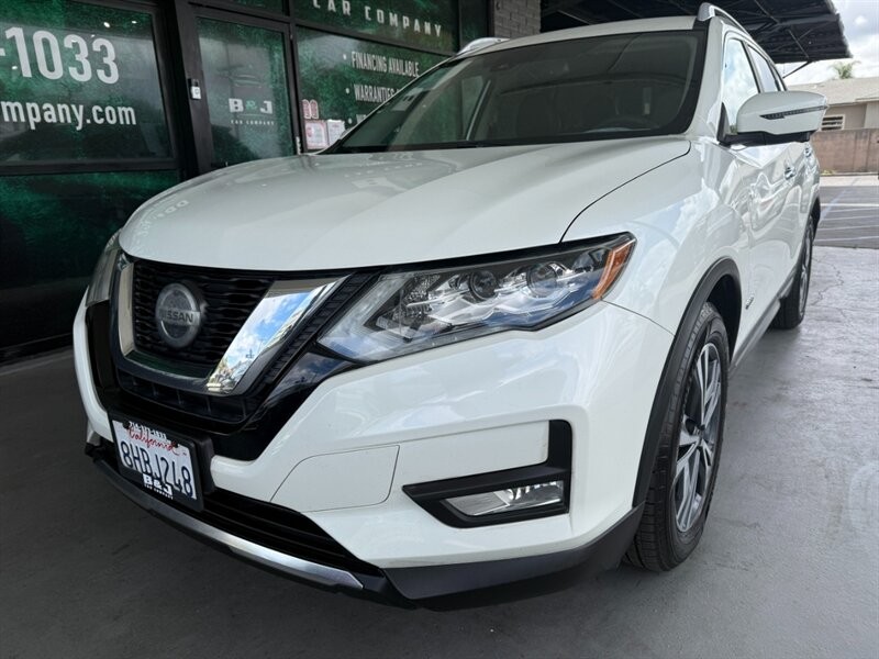 Nissan Rogue Vehicle Full-screen Gallery Image 03