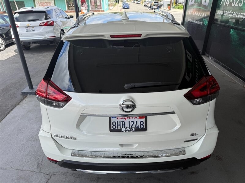 Nissan Rogue Vehicle Full-screen Gallery Image 14