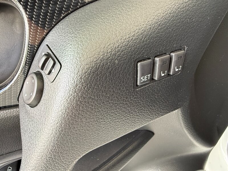 Nissan Rogue Vehicle Full-screen Gallery Image 24