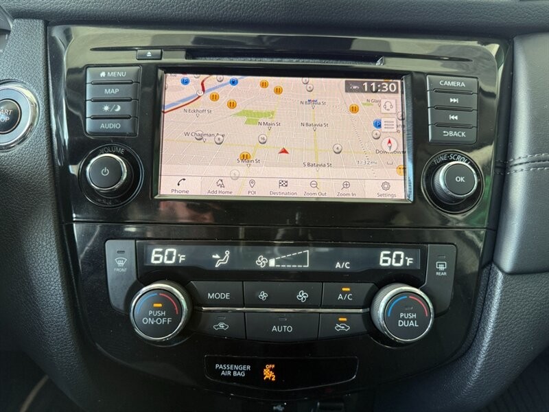 Nissan Rogue Vehicle Full-screen Gallery Image 30