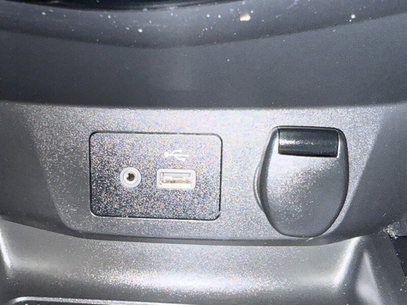 Nissan Rogue Vehicle Full-screen Gallery Image 34