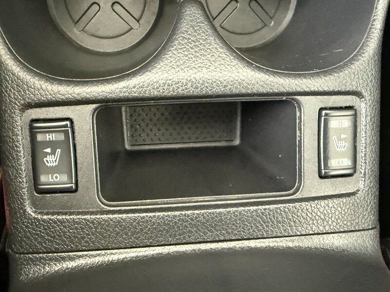 Nissan Rogue Vehicle Full-screen Gallery Image 36