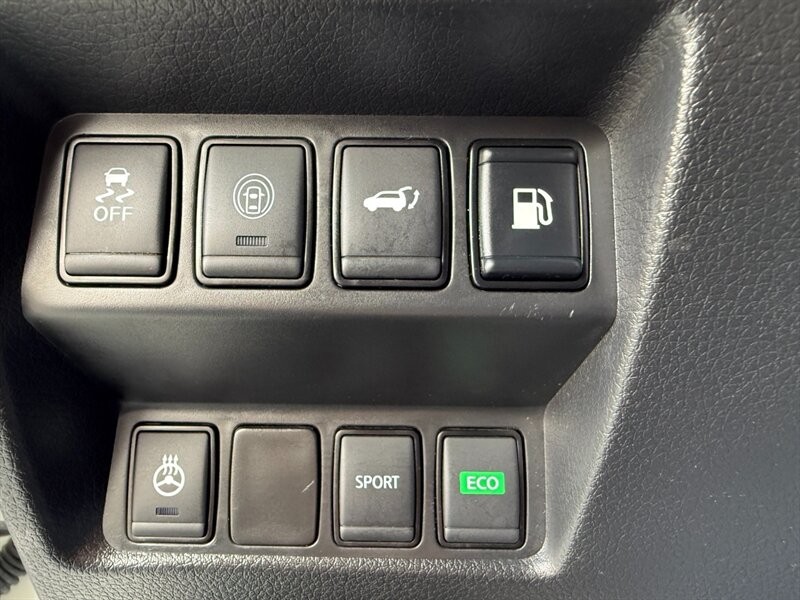 Nissan Rogue Vehicle Full-screen Gallery Image 37