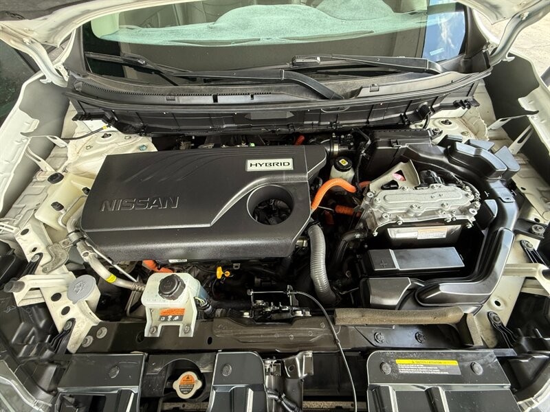 Nissan Rogue Vehicle Full-screen Gallery Image 41