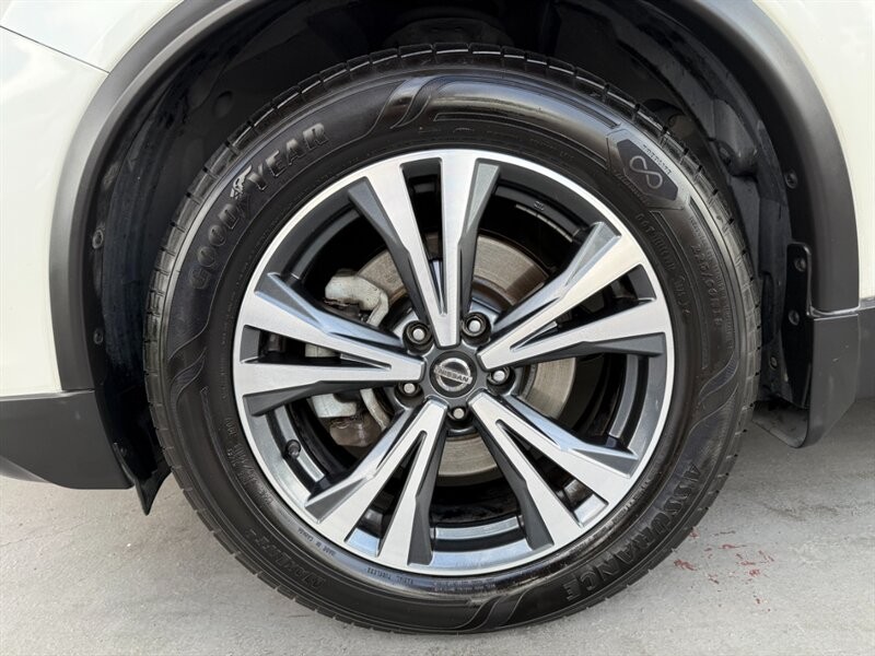 Nissan Rogue Vehicle Full-screen Gallery Image 42