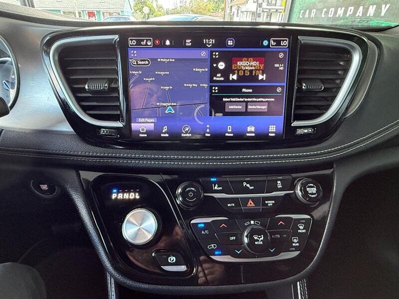 Chrysler Pacifica Vehicle Full-screen Gallery Image 33