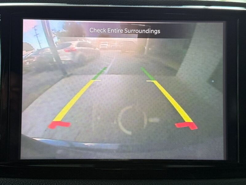 Chrysler Pacifica Vehicle Full-screen Gallery Image 35