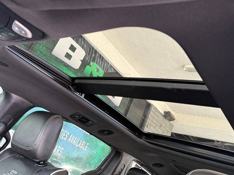 Chrysler Pacifica Vehicle Full-screen Gallery Image 39