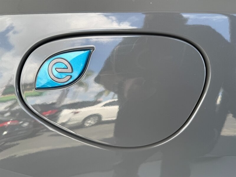 Chrysler Pacifica Vehicle Full-screen Gallery Image 41