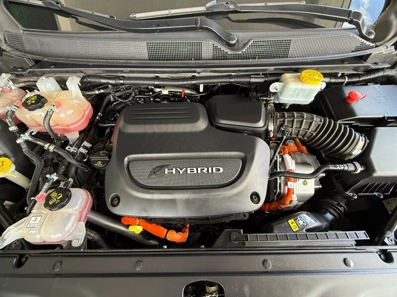 Chrysler Pacifica Vehicle Full-screen Gallery Image 42