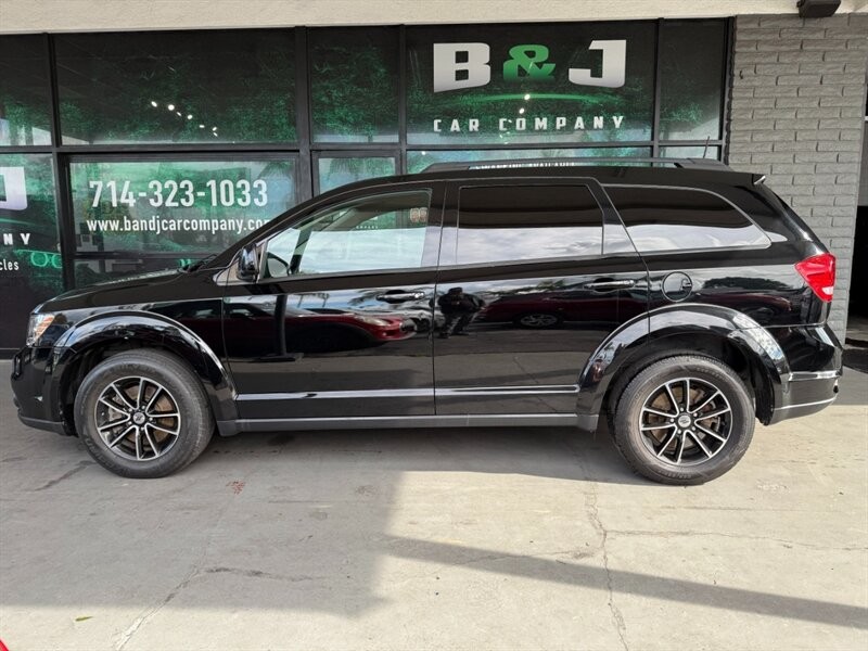 Dodge Journey Vehicle Full-screen Gallery Image 04