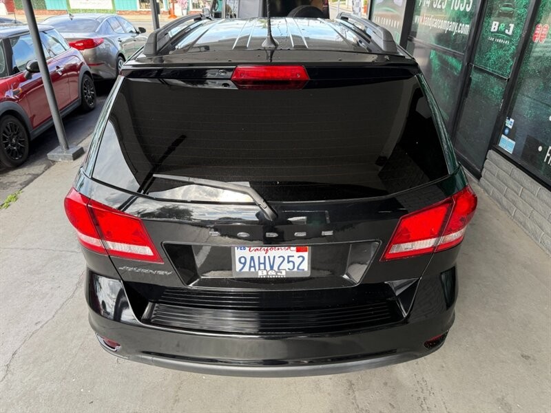 Dodge Journey Vehicle Full-screen Gallery Image 15