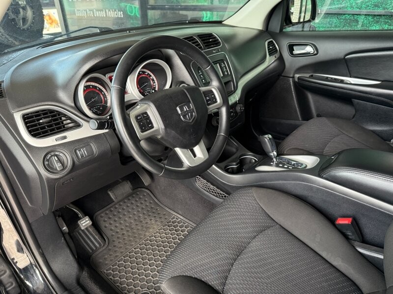 Dodge Journey Vehicle Full-screen Gallery Image 16