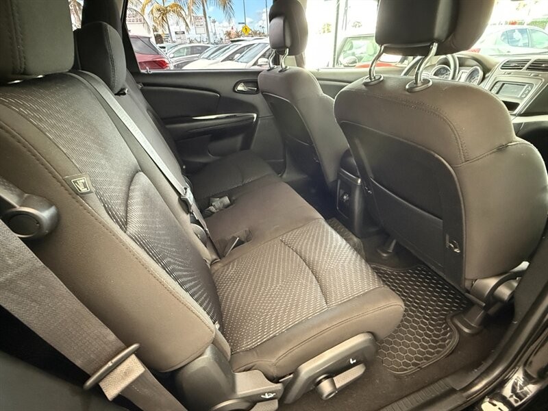 Dodge Journey Vehicle Full-screen Gallery Image 27