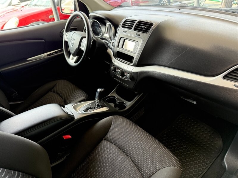 Dodge Journey Vehicle Full-screen Gallery Image 28