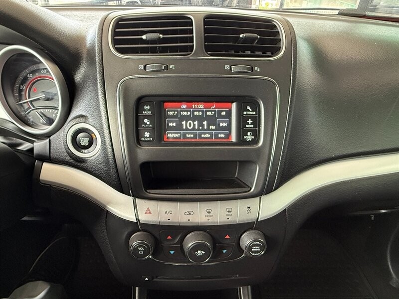 Dodge Journey Vehicle Full-screen Gallery Image 31