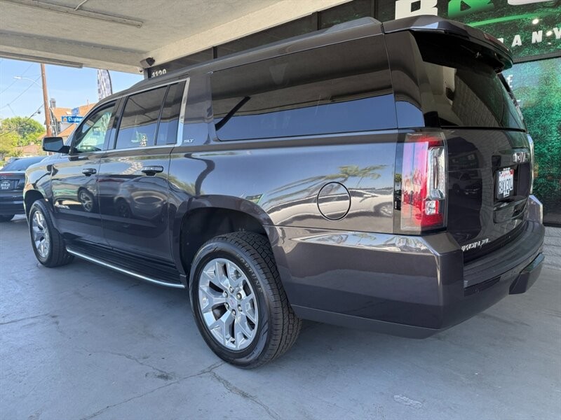 GMC Yukon XL Vehicle Full-screen Gallery Image 04