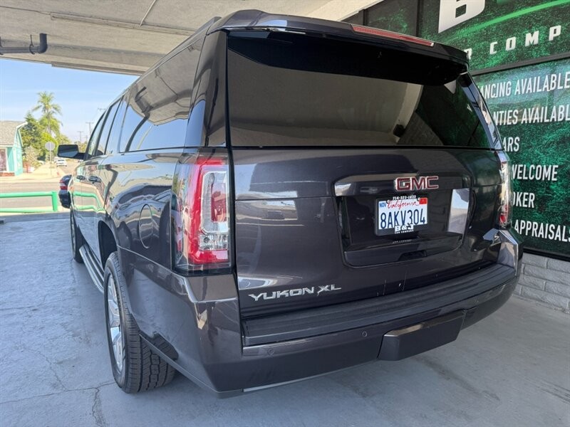 GMC Yukon XL Vehicle Full-screen Gallery Image 06