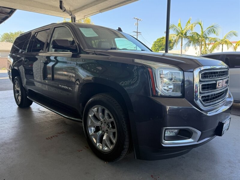 GMC Yukon XL Vehicle Full-screen Gallery Image 07