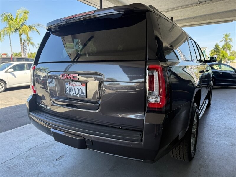 GMC Yukon XL Vehicle Full-screen Gallery Image 10