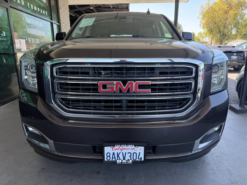 GMC Yukon XL Vehicle Full-screen Gallery Image 11
