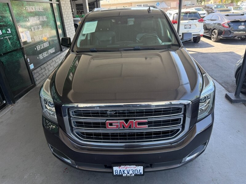 GMC Yukon XL Vehicle Full-screen Gallery Image 12