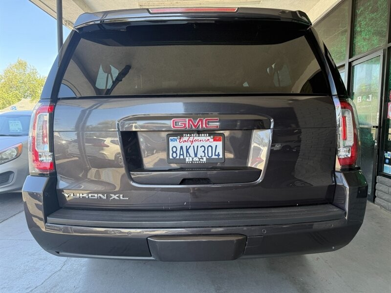 GMC Yukon XL Vehicle Full-screen Gallery Image 13