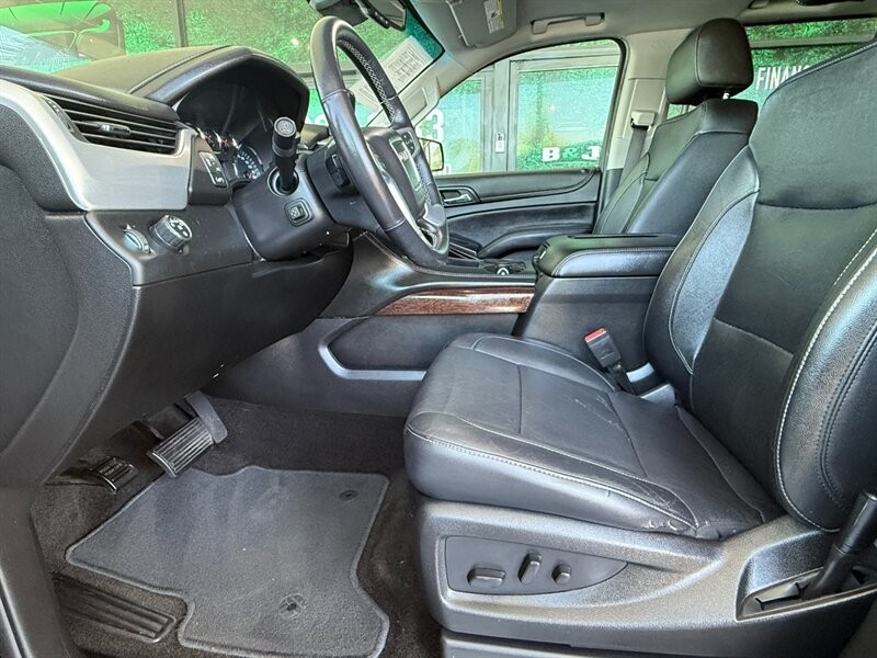 GMC Yukon XL Vehicle Full-screen Gallery Image 17