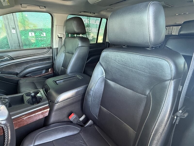 GMC Yukon XL Vehicle Full-screen Gallery Image 18