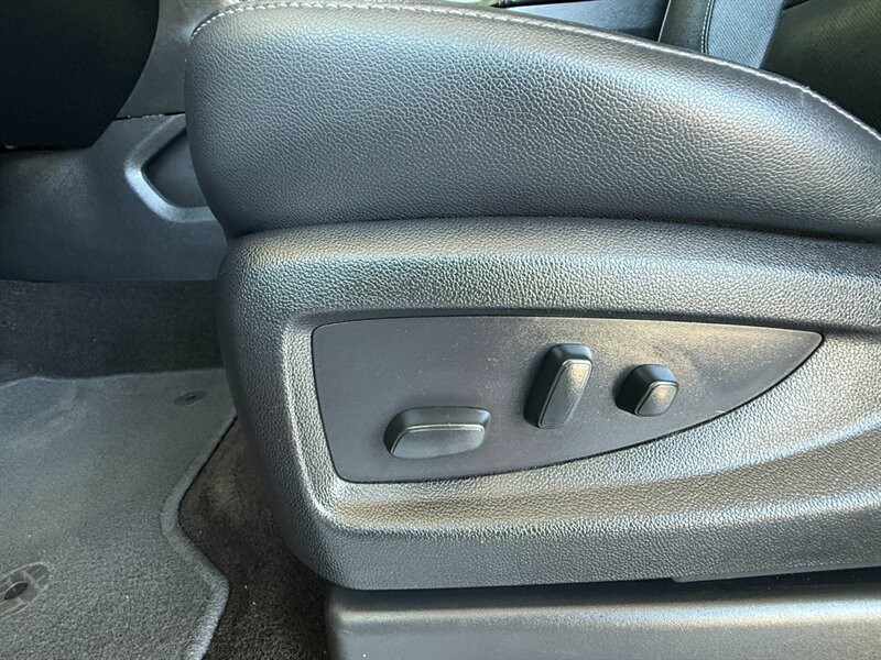 GMC Yukon XL Vehicle Full-screen Gallery Image 20