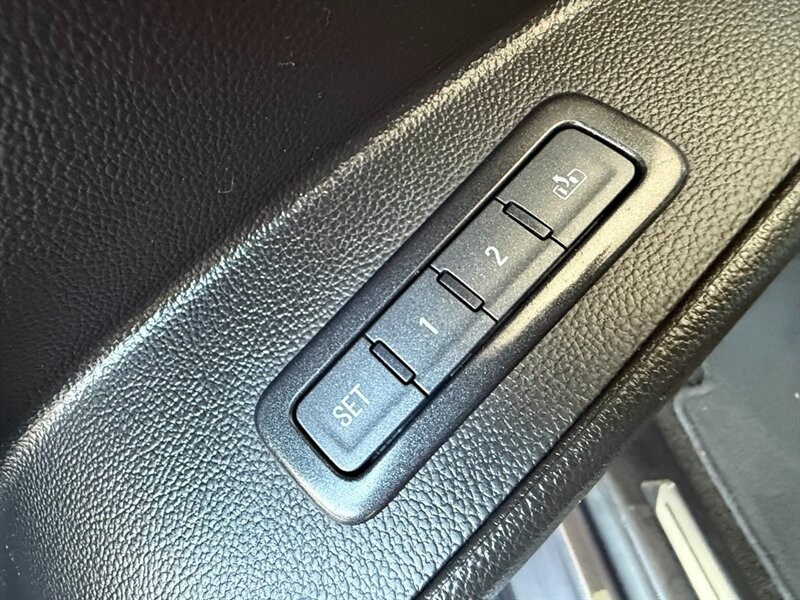 GMC Yukon XL Vehicle Full-screen Gallery Image 26