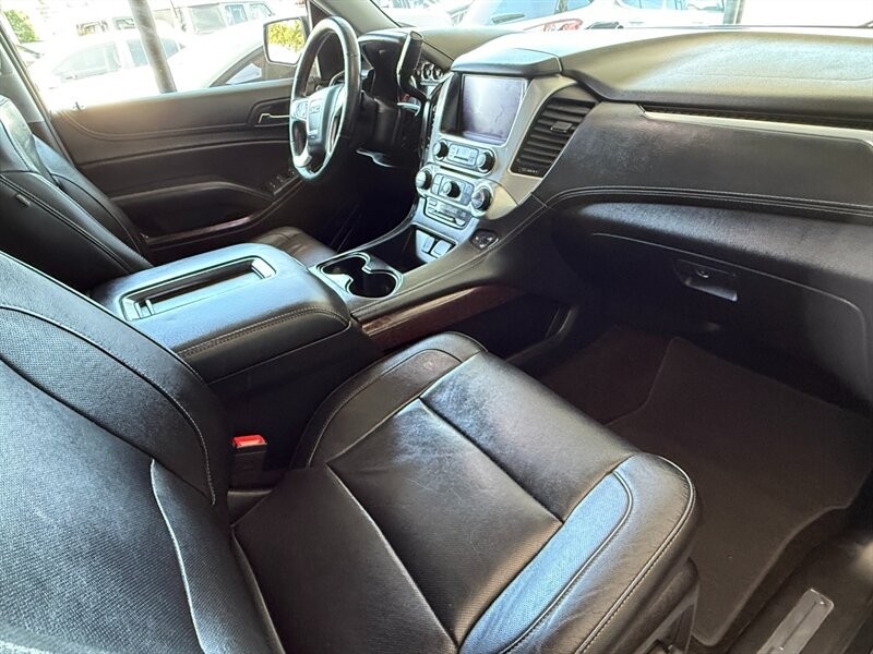 GMC Yukon XL Vehicle Full-screen Gallery Image 29