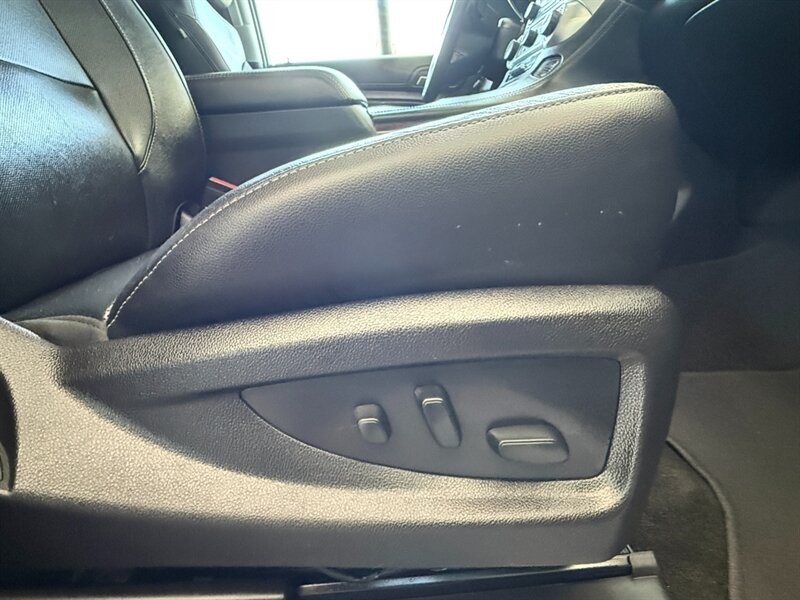 GMC Yukon XL Vehicle Full-screen Gallery Image 30