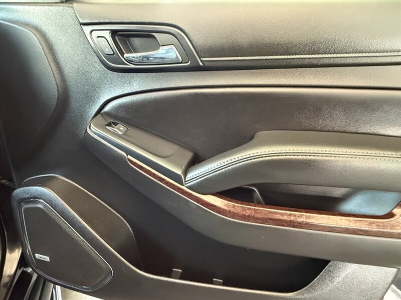 GMC Yukon XL Vehicle Full-screen Gallery Image 31