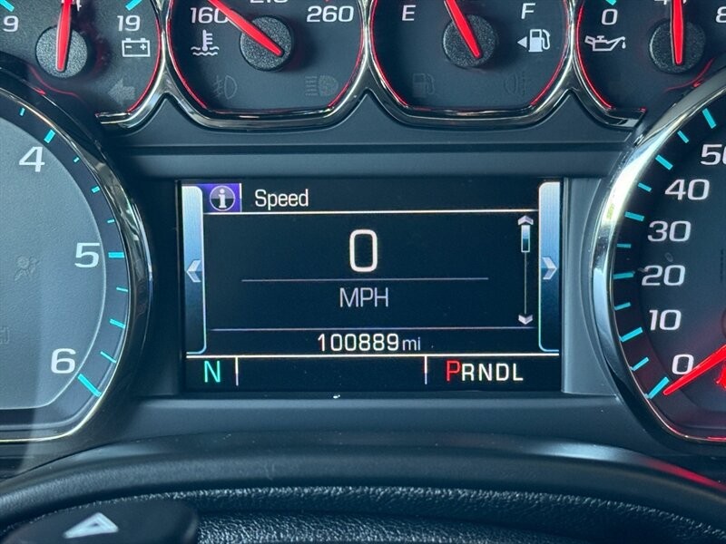 GMC Yukon XL Vehicle Full-screen Gallery Image 32