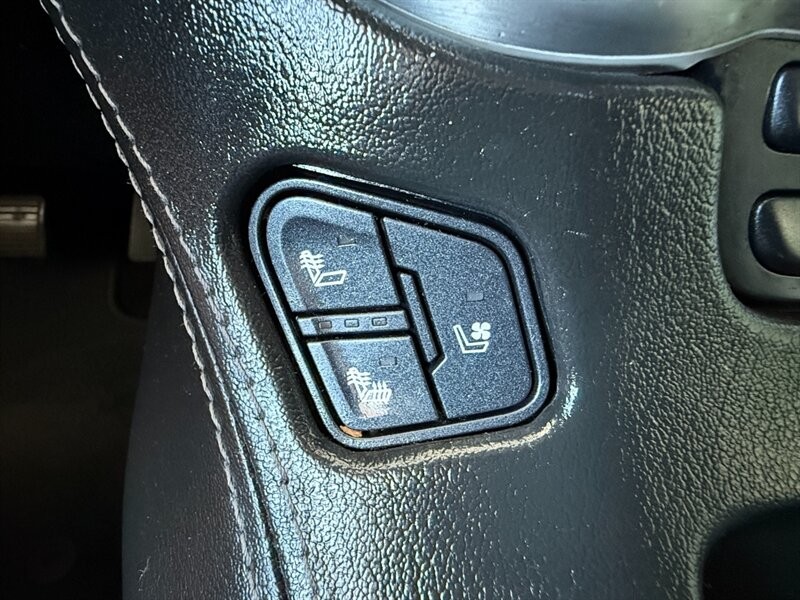 GMC Yukon XL Vehicle Full-screen Gallery Image 37