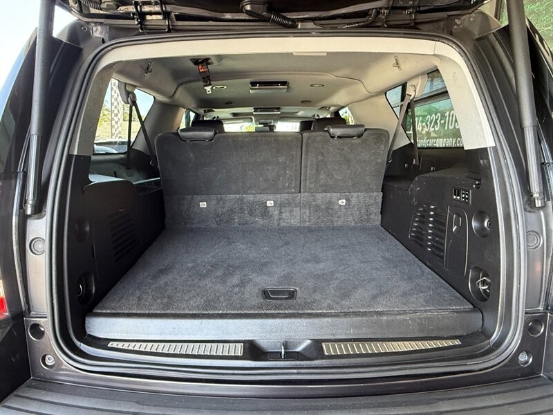 GMC Yukon XL Vehicle Full-screen Gallery Image 38