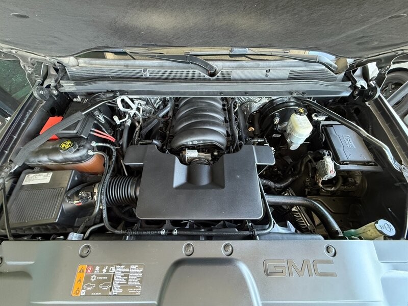 GMC Yukon XL Vehicle Full-screen Gallery Image 40