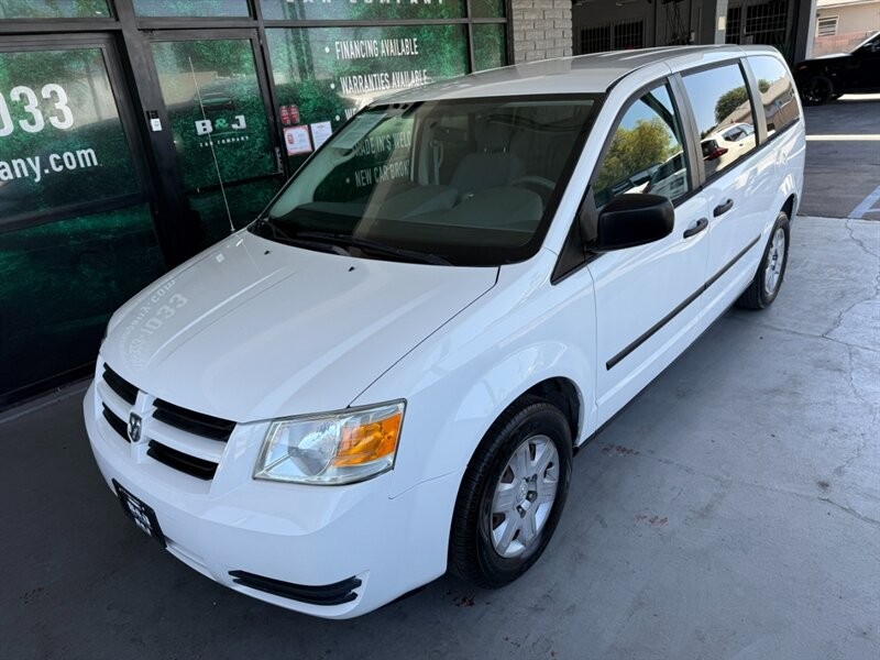 Dodge Grand Caravan Vehicle Full-screen Gallery Image 02