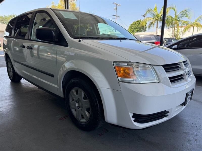 Dodge Grand Caravan Vehicle Full-screen Gallery Image 07